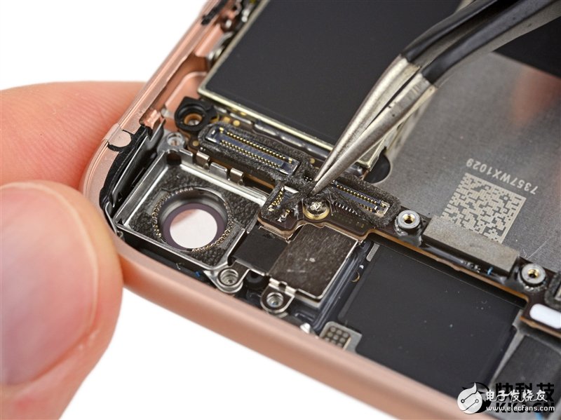 iPhone 8完全拆解：罕見2GB內存造就奇跡！