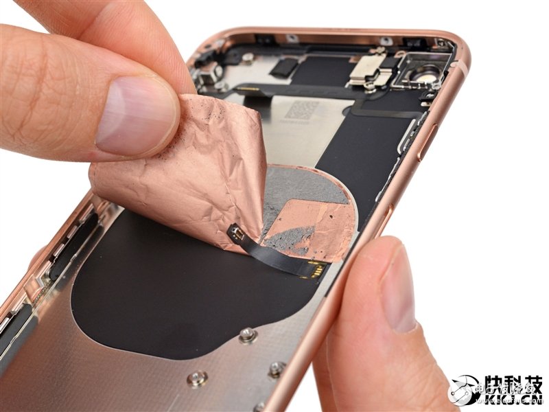 iPhone 8完全拆解：罕見2GB內存造就奇跡！